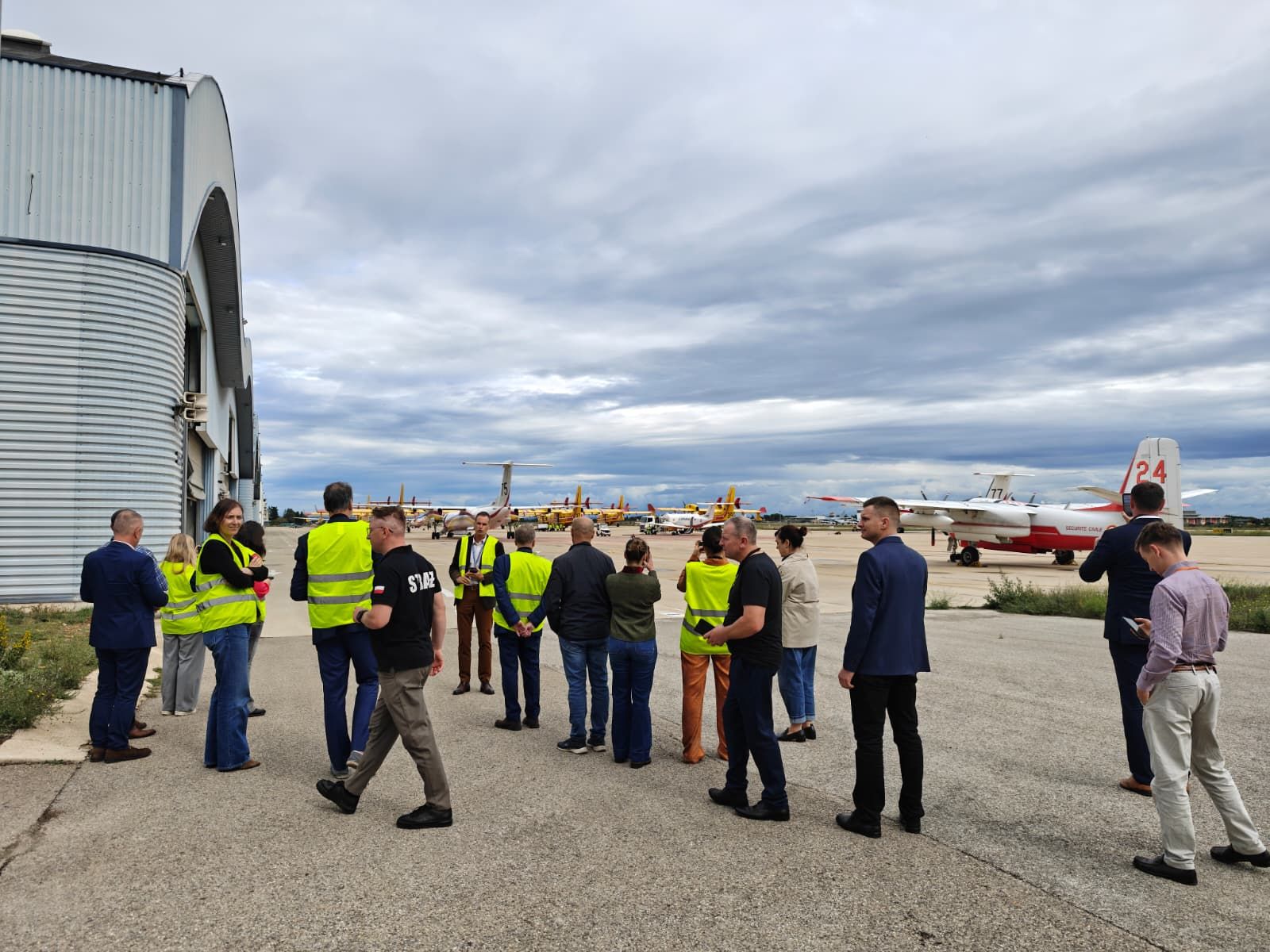 Kick-off participants visiting the apron with the Sécurité Civile firefighting aircraft in Nîmes
